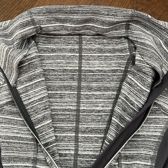Lululemon 1/4 zip size 6 - Picture 7 of 11